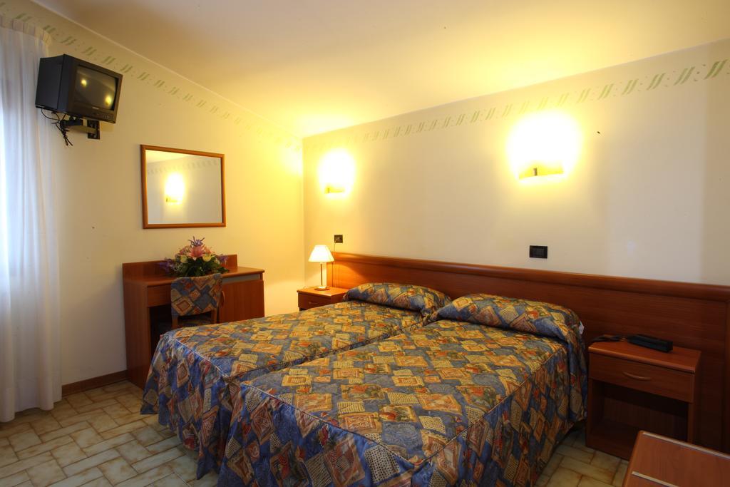 Albergo Alla Campana دولو المظهر الخارجي الصورة